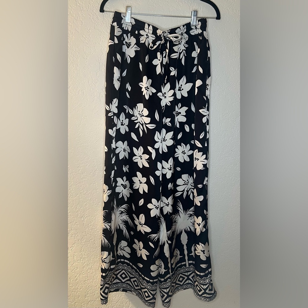 House of Harlow 1960 Floral Black and White Women's pants